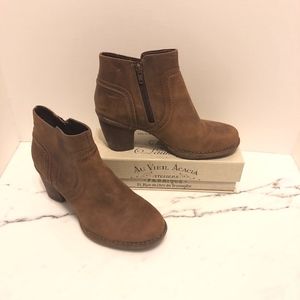 Clarks Artisans brown ankle boots leather 7.5